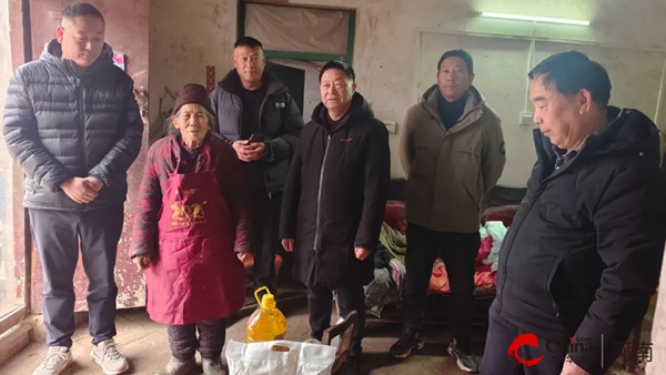​长寿之乡多关爱 豫坡集团到西平县重渠乡张庄村委看望慰问80岁以上老人