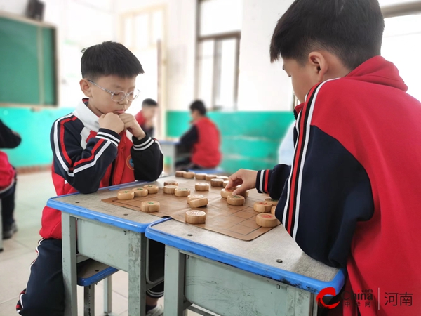 ​以“棋”会友 “棋”乐无穷——西平县第二小学举行象棋比赛