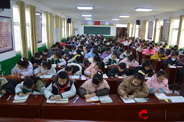 ​西平县实验小学举行迎“元旦”文化周系列活动之写字比赛|世界观速讯