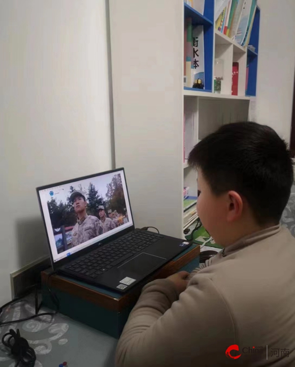 热讯：​西平县实验小学组织师生收看《河南全民国防公开课》