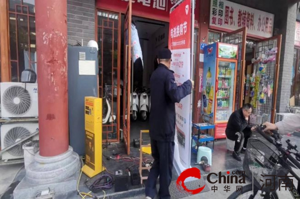 驻马店开发区城市管理局：积极清理户外广告牌 营造整洁有序的城市环境