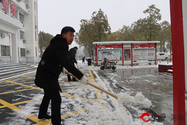 ​西平县柏苑街道组织干部职工开展义务扫雪活动-世界热文