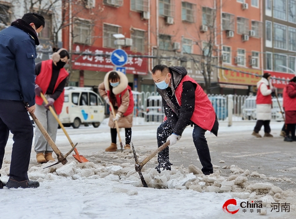 清积雪保畅通——西平县柏城杨庄小学积极开展除雪行动 观天下