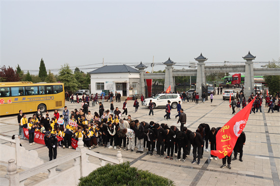 清明祭英烈！社旗法院：回访帮教点明灯 教育引导走明路