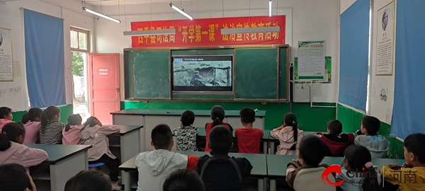 ​西平县权寨郭庄小学开展系列主题活动庆双节_天天快播